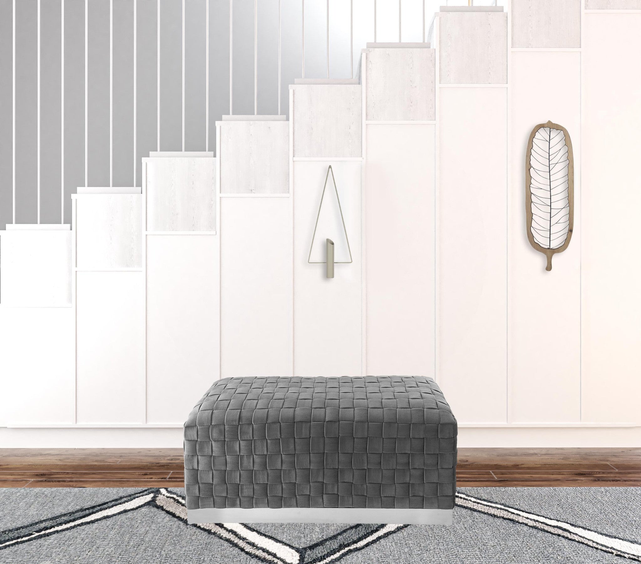 Gray & Silver Upholstered Bedroom Bench E564747