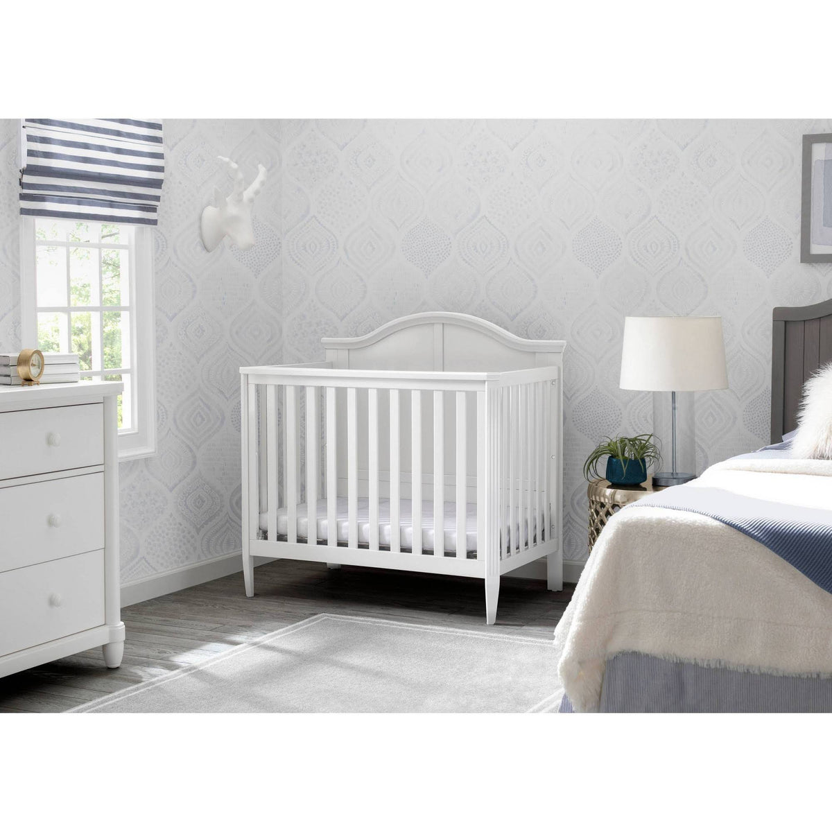 Mini Convertible Baby Crib with Mattress in Bianca White J3149