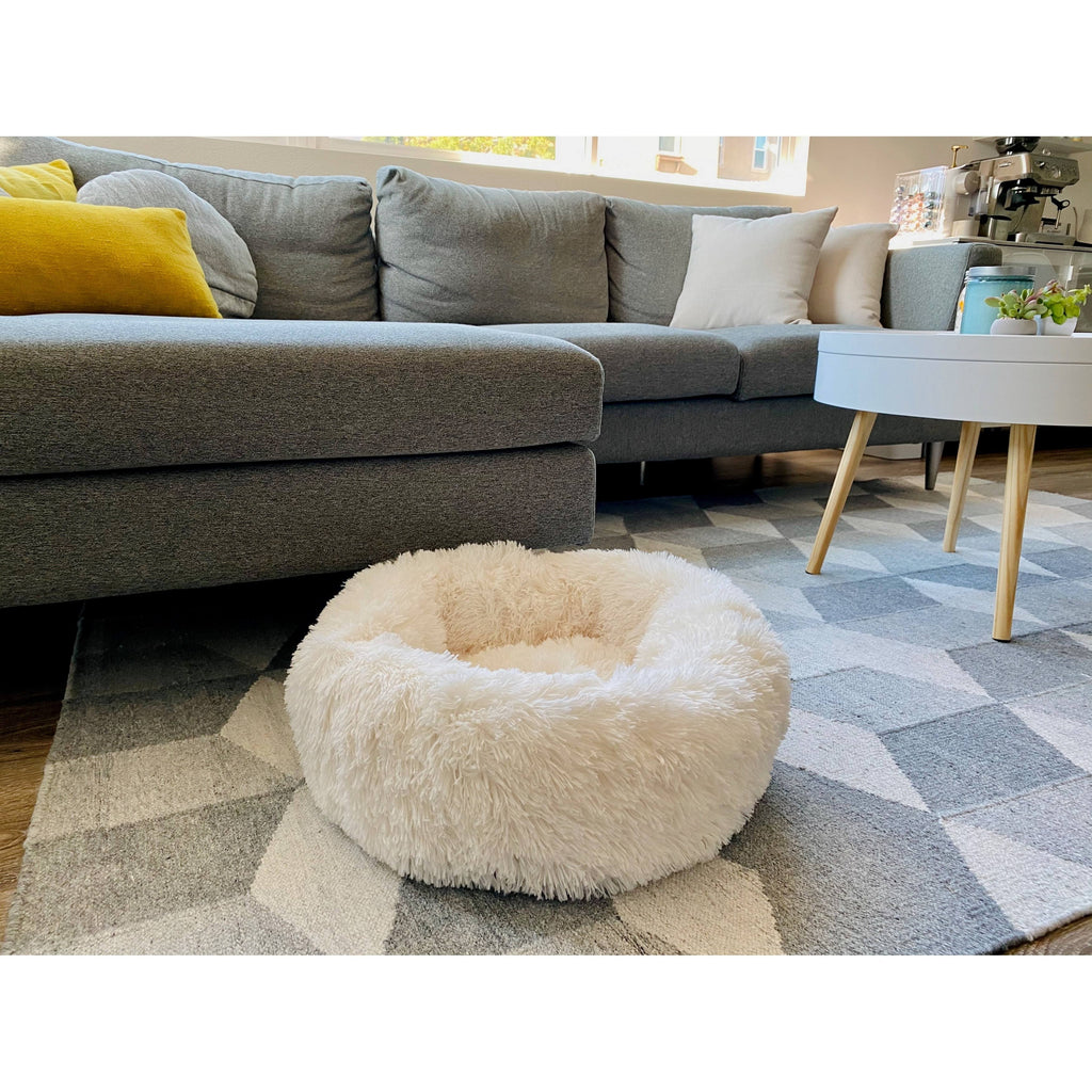 White Medium Round Fauxfur Pet Bed V69791