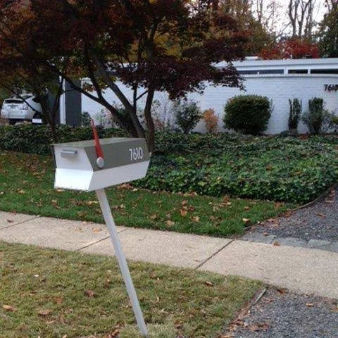 White Post Mounted Mailbox C495020