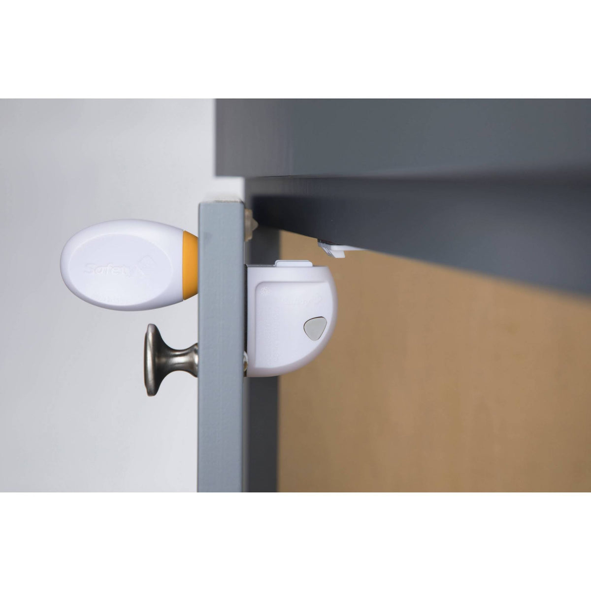 16 Locks and 4 Keys White Magnetic Lock System Y38597
